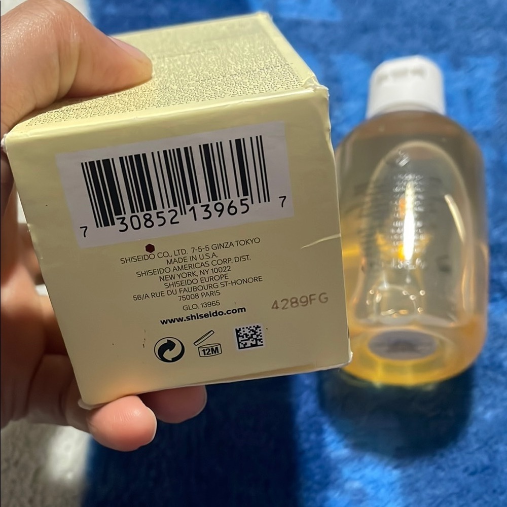 Shiseido WASO Gentle Cleanser with Cream and Gold Hues - Picture 5 of 6